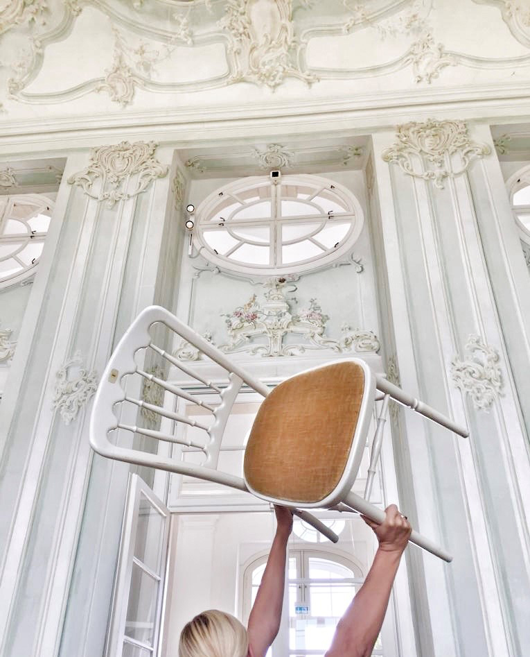 Freskensaal-mit-Sessel Freskensaal mit Sessel